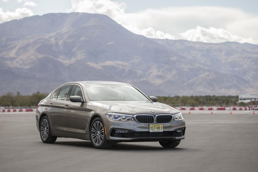  BMW 530e iPerformance (G30) 2017 года  (NA) (фото 3 из 13)